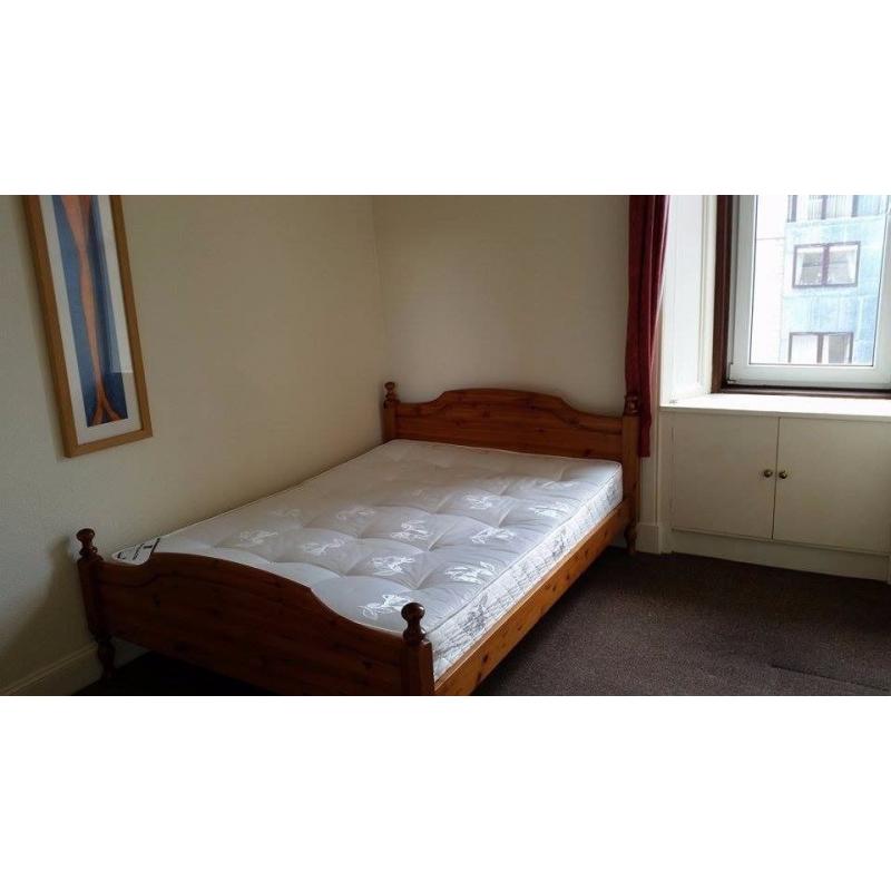 Central location, Spacious double bedroom for rent during festival period, All bills inclusive