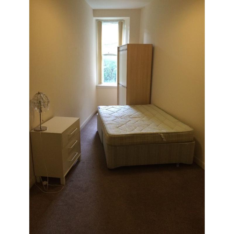 Watson Crescent double room available