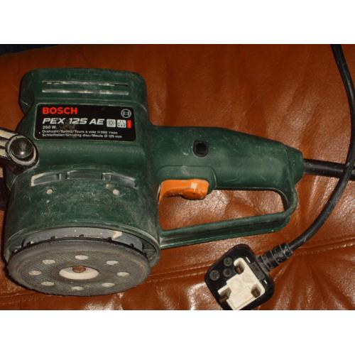 Bosh PDA 100. 240 volt corner sander.