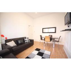 3 Rooms available in 6 Bedroom Student House for Next Academic Year, Bills Included, Longford Place