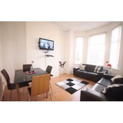 3 Rooms available in 6 Bedroom Student House for Next Academic Year, Bills Included, Longford Place