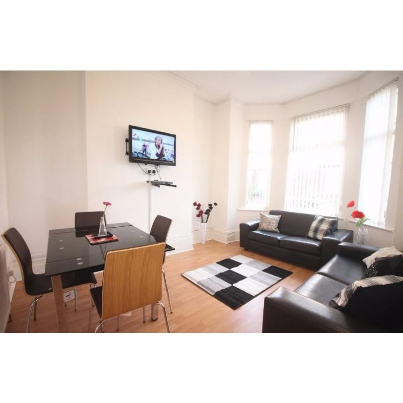 3 Rooms available in 6 Bedroom Student House for Next Academic Year, Bills Included, Longford Place