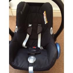 Maxi Cosi Cabriofix car seat and easyfix isofix base