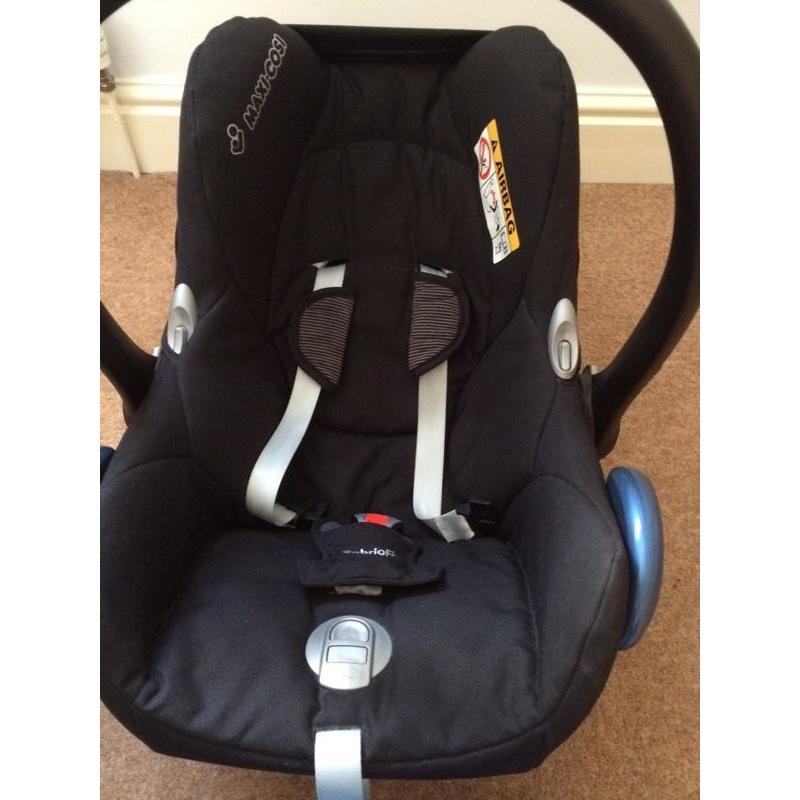 Maxi Cosi Cabriofix car seat and easyfix isofix base
