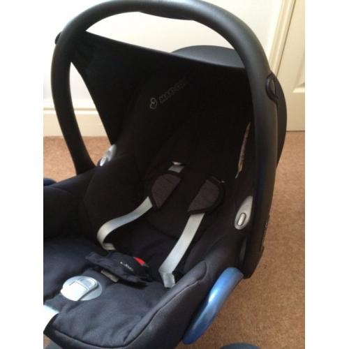 Maxi Cosi Cabriofix car seat and easyfix isofix base