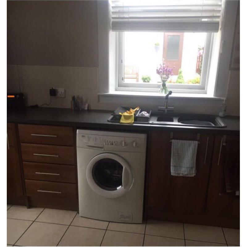 **fitted kitchen***