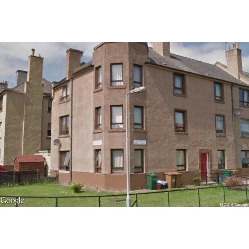 I have a 2 double bedroom 2nd floor flat I would like a 1 bed & box room or 2 bed ground floor flat