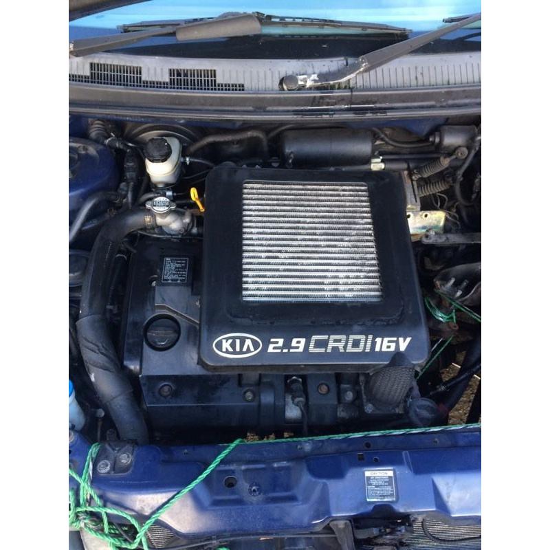 Currently breaking a 2004 Kia Sedona 2.9 Crdi
