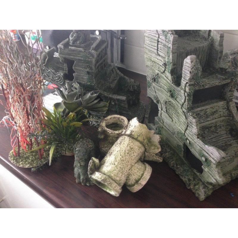 AQUARIUM ACCESSORIES/ORNAMENTS