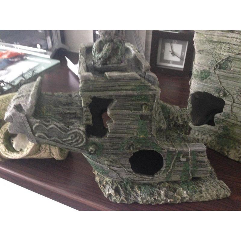 AQUARIUM ACCESSORIES/ORNAMENTS