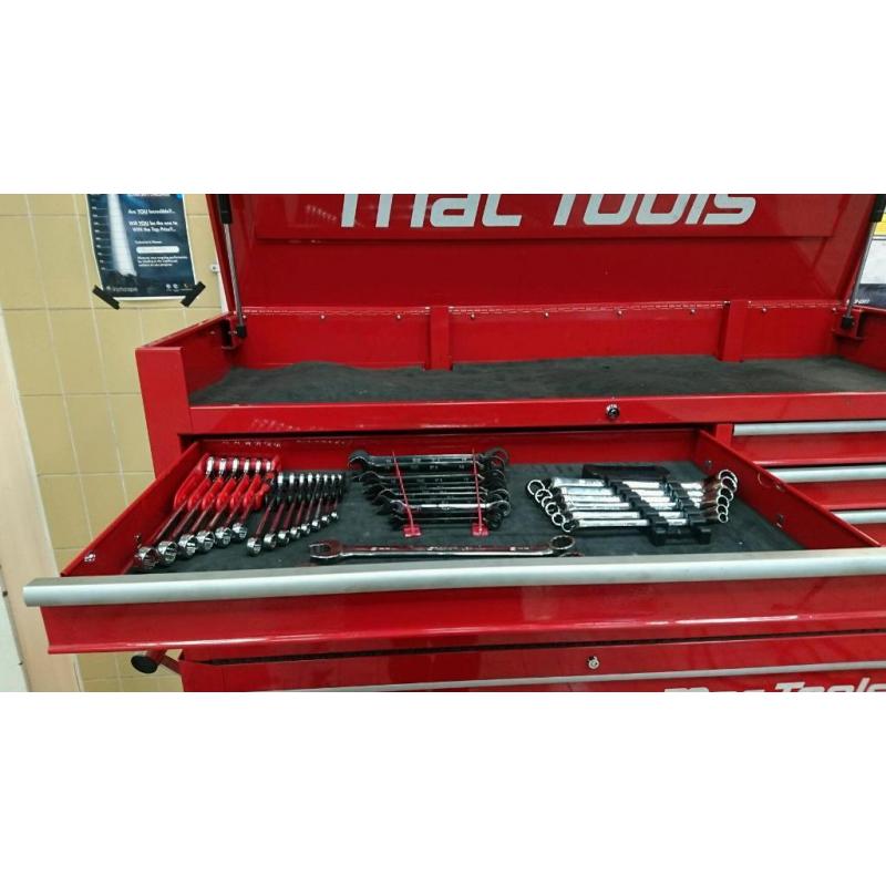 Mac tools tox box with side tray