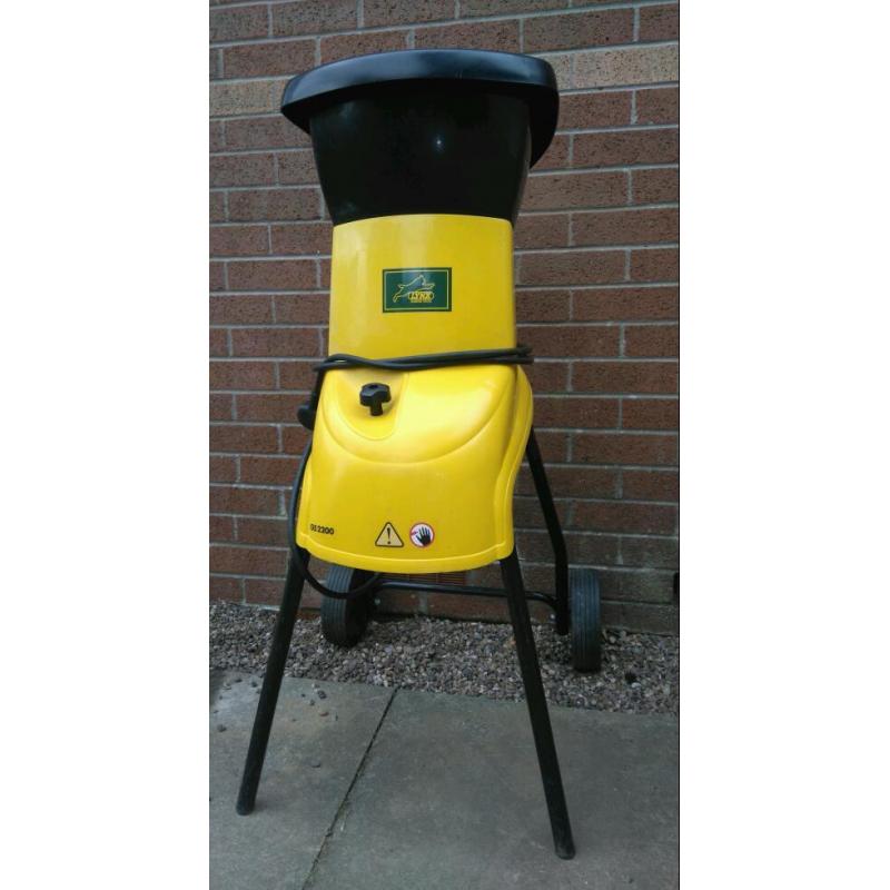 Lynx garden shredder in used condition working order! Can deliver
