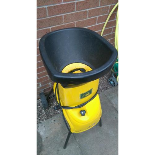 Lynx garden shredder in used condition working order! Can deliver
