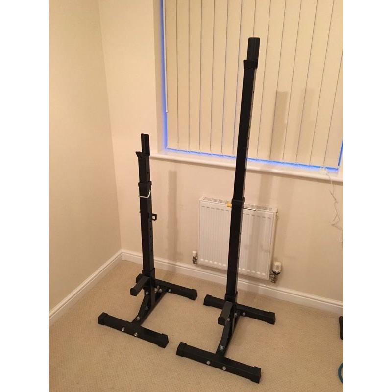 Adjustable squat rack bench press power rack