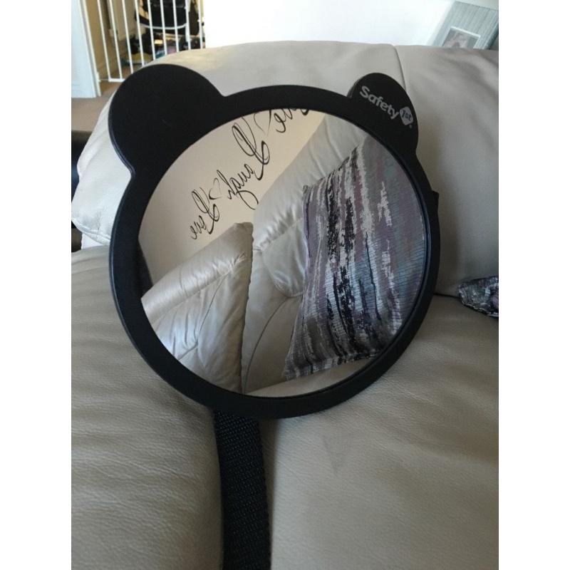 Safety1st back seat mirror to view newborn baby in the car. Fixes to headrest.