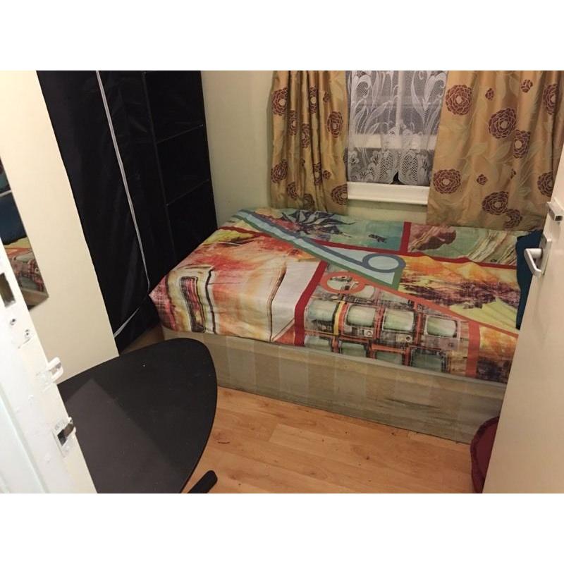 Cosy Room 3 Minutes Walk From Brockley Railway Station.