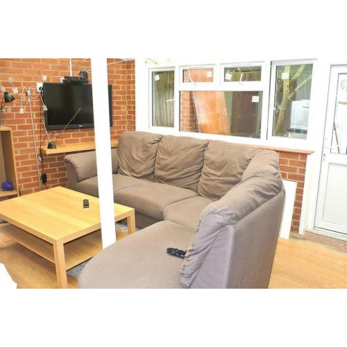 FANTASTIC DOUBLE ROOM IN ACTON - CLOSE TO TUBE - ALL BILLS INCLUDED *REDUCED RENT*