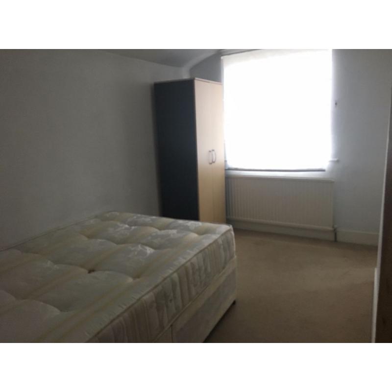 Room in West London (Chiswick) - Rent very negotiable