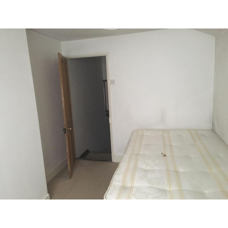 Room in West London (Chiswick) - Rent very negotiable