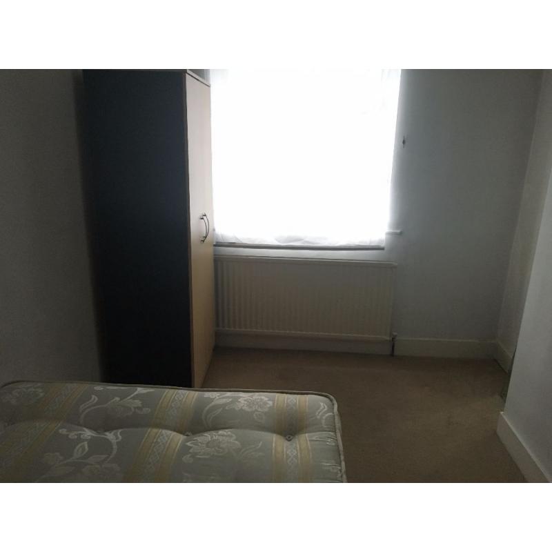 Room in West London (Chiswick) - Rent very negotiable