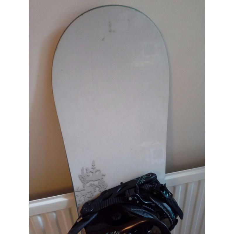 Burton Lux ladies snowboard and K2 Tryst bindings. 143cm