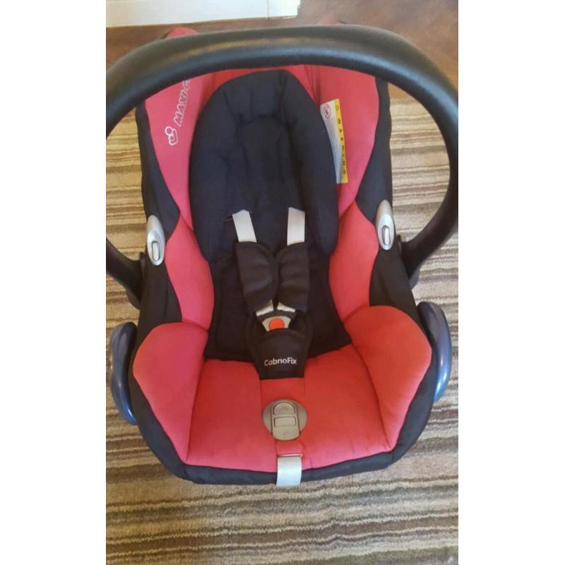 Maxi Cosi Cabriofix with Easy fix isofix base