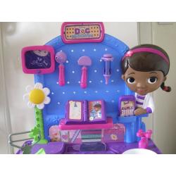 Doc McStuffins Vet Centre, used once so in excellent conditon
