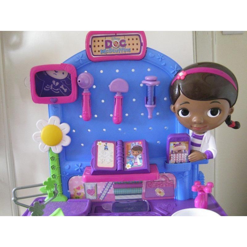 Doc McStuffins Vet Centre, used once so in excellent conditon