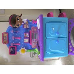 Doc McStuffins Vet Centre, used once so in excellent conditon
