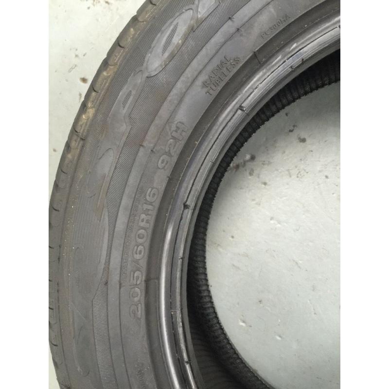 Brand new Dunlop tyre 205/60/16