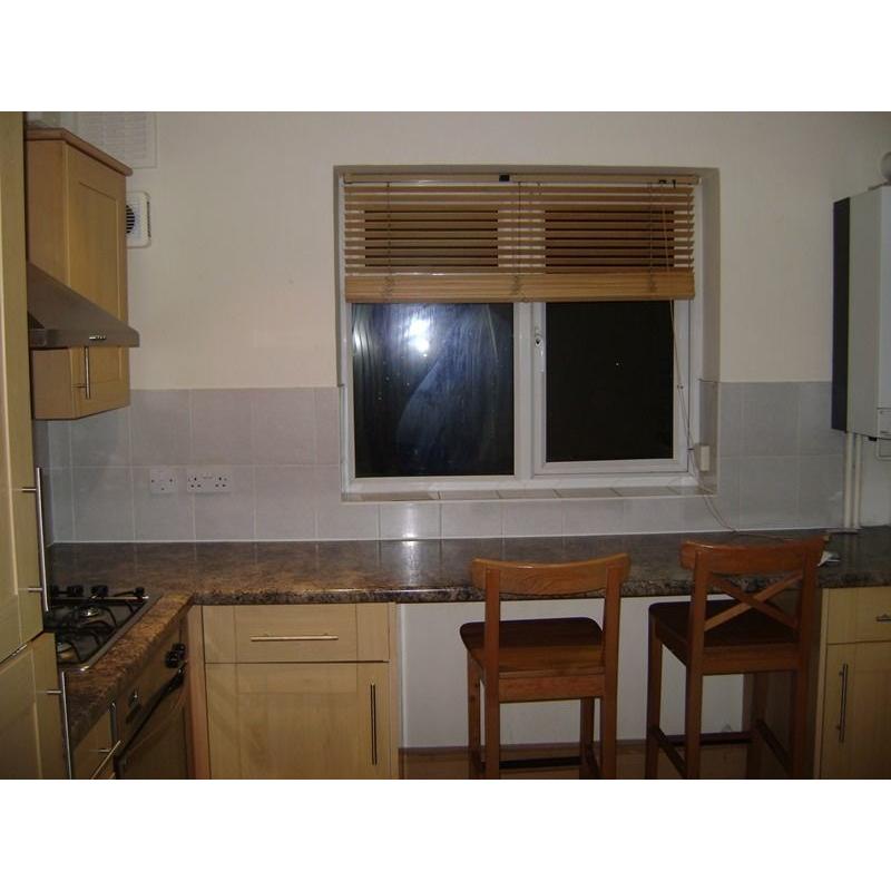 Big single room (double size) in shared flat. All bills included. 1 week deposit. Fast internet
