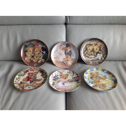 Franklin Mint Bear Plates