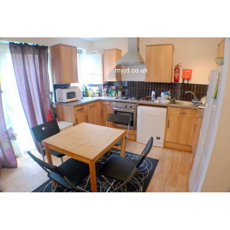 LOVELY ROOM CLOSE TO THE CENTRE! CENTRAL LONDON CALLING! HURRY UP