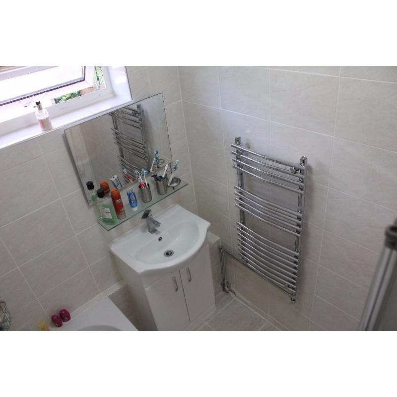 Lovely double room in friendly refurbished flat, great location!