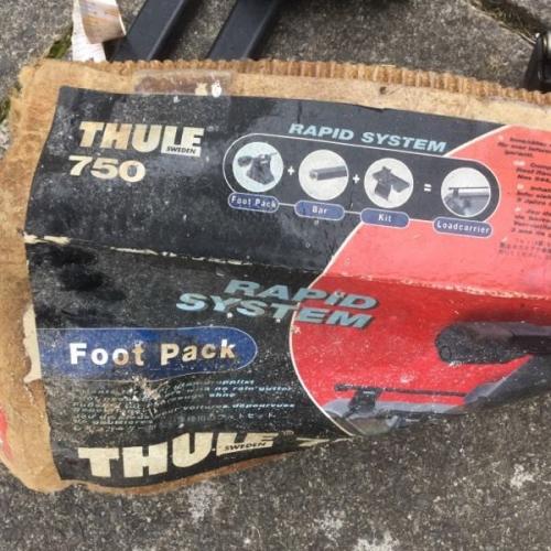 Thule universal roof bar feet and bars