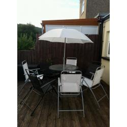 Patio / garden table set with 4 white chairs and 4 black chairs come with the umbrella / parasol