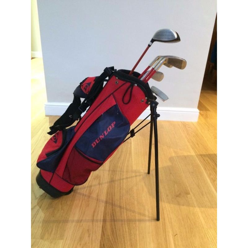 Dunlop Junior Golf Bag With Stand Complete With Set Of Junior Clubs