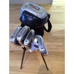 Dunlop Junior Golf Bag With Stand Complete With Set Of Junior Clubs
