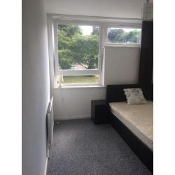 Bright,newly refurbished clean double bedroom