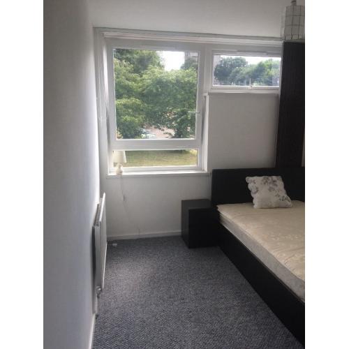 Bright,newly refurbished clean double bedroom
