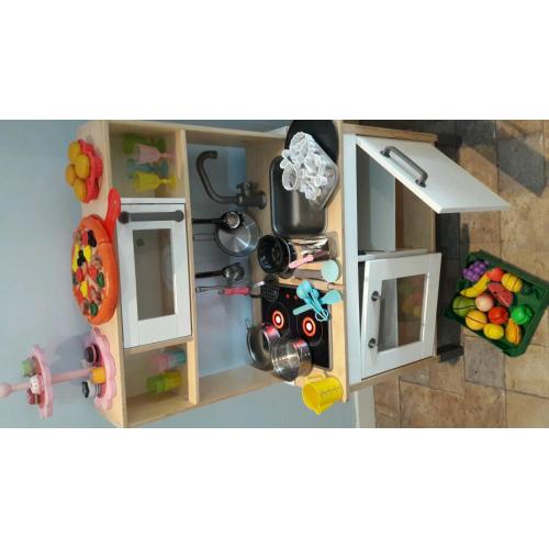 Kid's kitchen and accessories