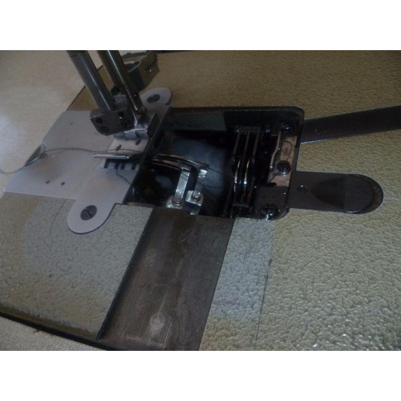 CHAIN STITCH Juki MH-380 Twin Needle Industrial Sewing machine