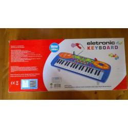 BRAND NEW IN BOX PINK KIDS ELECTRONIC KEYBOARD
