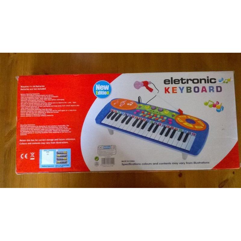 BRAND NEW IN BOX PINK KIDS ELECTRONIC KEYBOARD