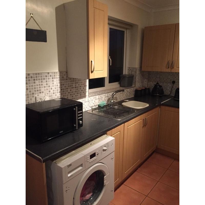 Kitchen units/ worktops and ceramic Samsung hob!