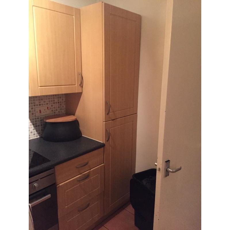 Kitchen units/ worktops and ceramic Samsung hob!