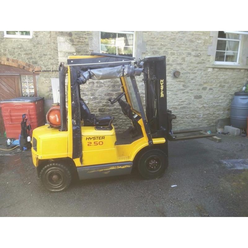 Hyster 2.5 Gas forklift, triplex mast, with side shift