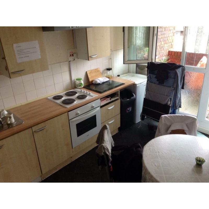 Single room with double bed for single person - good location