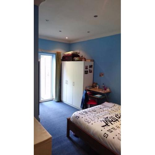 Spacious Double Room Near Leyton Station