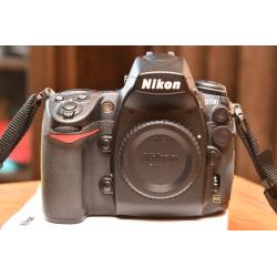 Nikon D700 FX Digital SLR in Excellent Condition + Genuine MB-D10 Grip